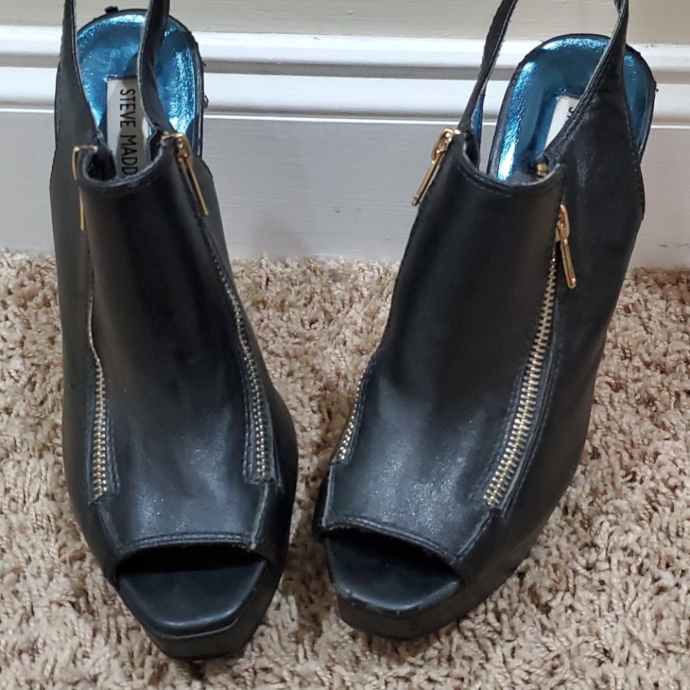EUC Steve Madden “ZIPUP” Peep Toe Heels